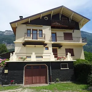 au-pied-du-pertuiset.hotels-rhonealpes.com/